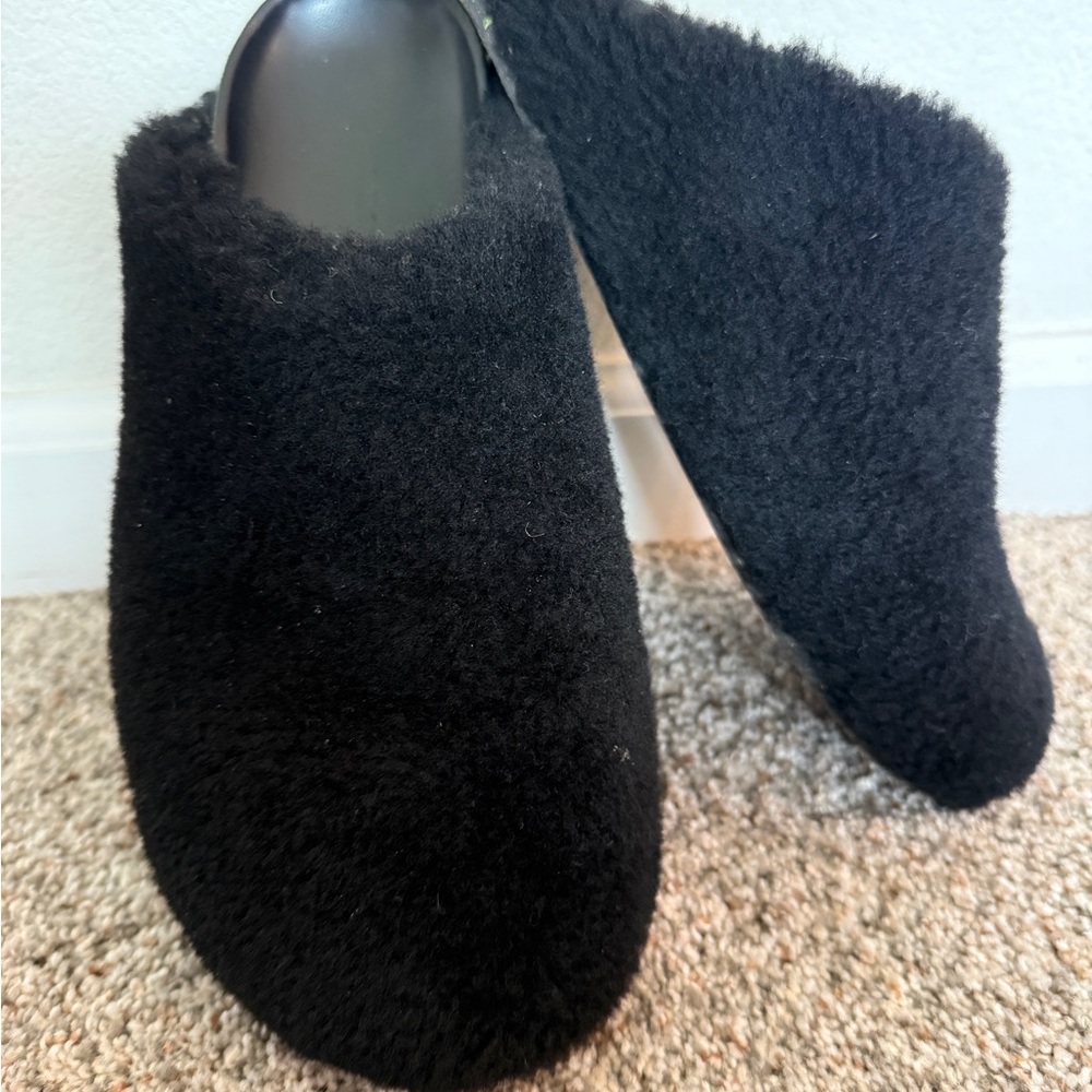 Cozy Black Fuzzy Slippers